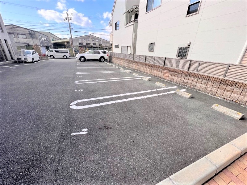 その他　駐車場は別料金となります。