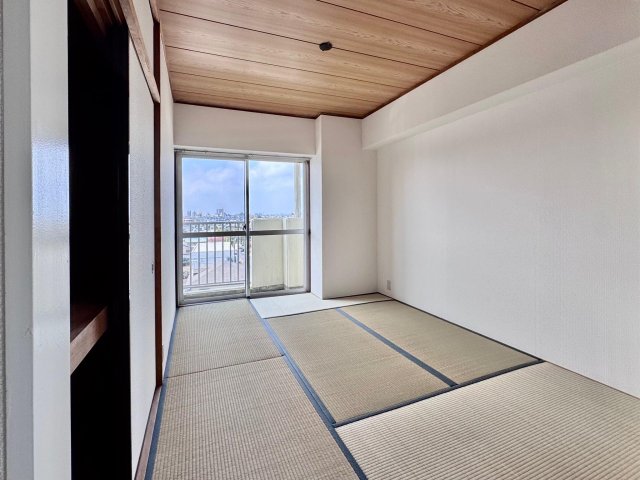 その他部屋・スペース　大型の押入を備えた6畳のモダンな和室