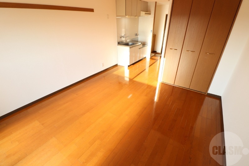 居室・リビング　約８帖の明るい洋室です