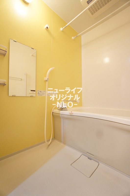 バス・シャワールーム　天候や花粉に左右されずに洗濯物を干せる浴室乾燥付！