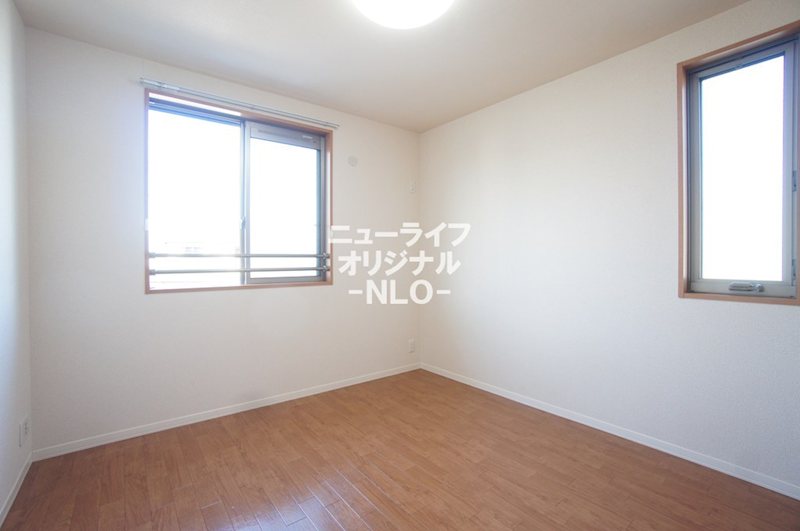 その他部屋・スペース　ゆったりと寛げる6.1帖の主寝室。