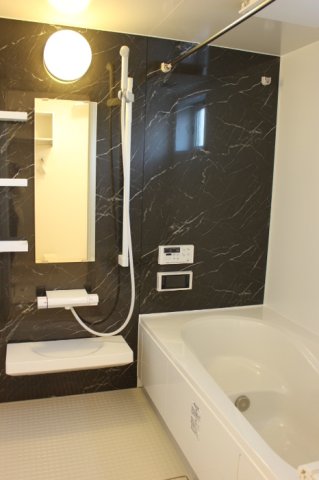 バス・シャワールーム　換気暖房乾燥機・ＴＶ付浴室