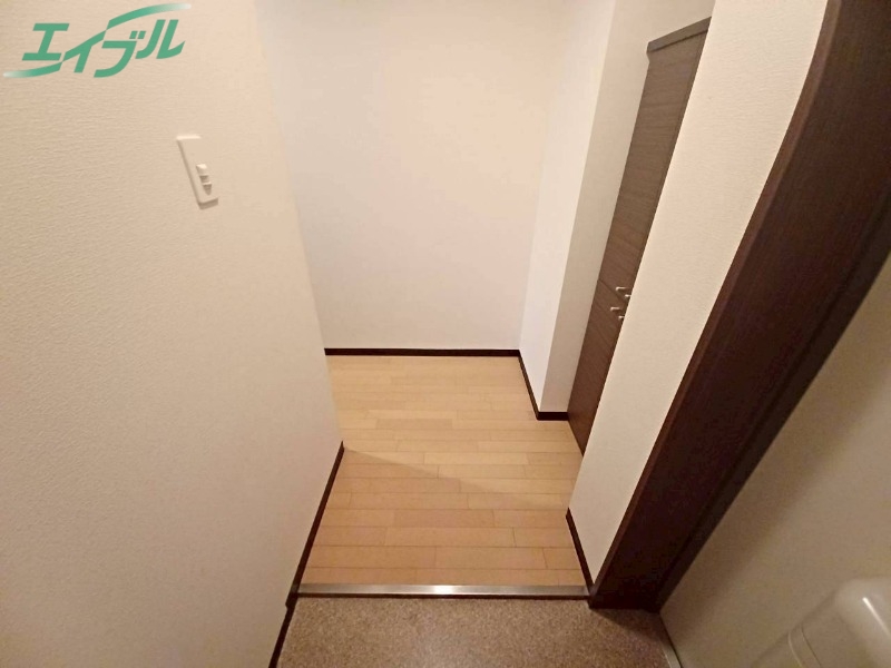 玄関　同型反転タイプのお写真です