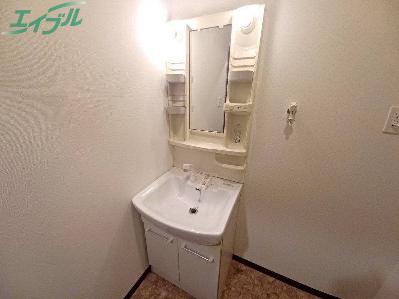 洗面設備　同型反転タイプのお写真です