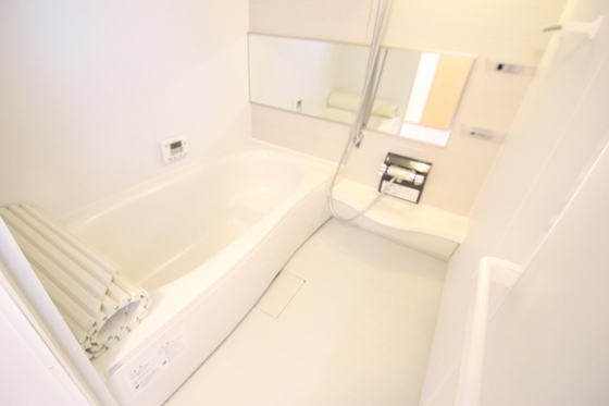 バス・シャワールーム　※別部屋の写真です