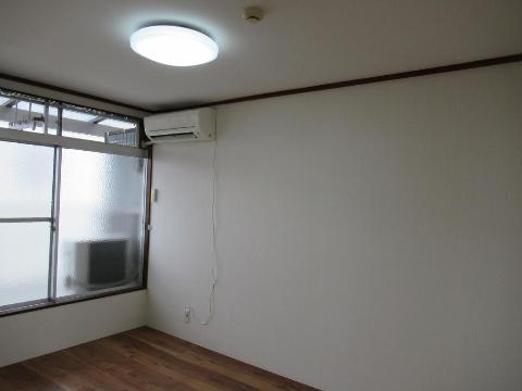 居室・リビング　室内