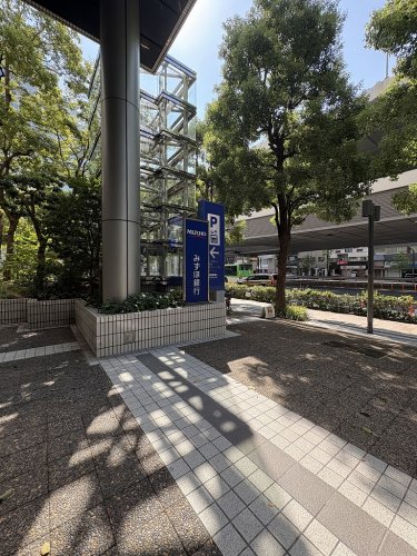 銀行　みずほ銀行ATM（赤坂アークヒルズ出張所）（銀行）まで502m