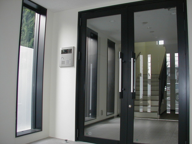 エントランス　★オートロック付きのエントランス★