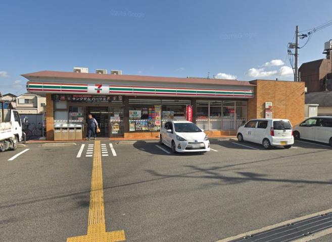コンビニ　セブンイレブン（コンビニ）まで571m