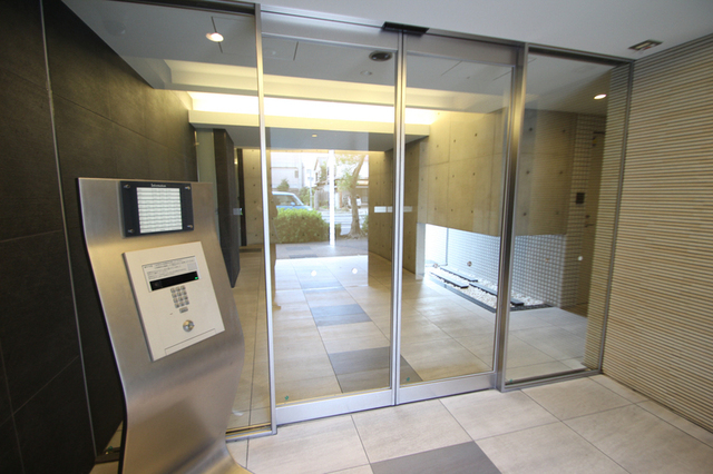 セキュリティ　オートロックついています