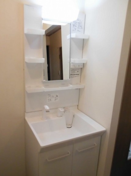 洗面設備　スペースが確保できる洗面所です