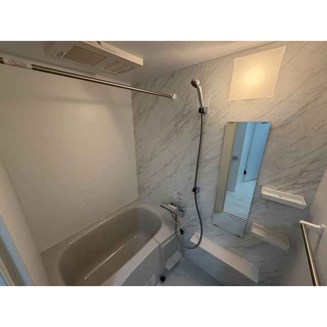 バス・シャワールーム　コンパクトで使いやすいお風呂です