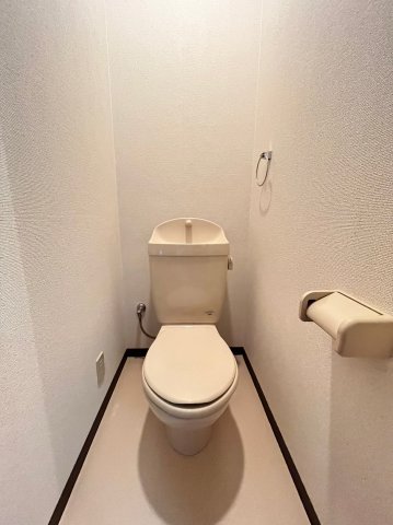 トイレ　別号室の写真です。ご参考までに