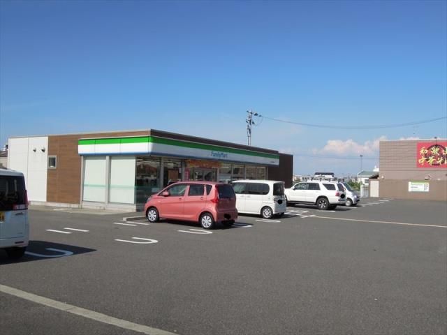 コンビニ　ファミリーマート（コンビニ）まで886m