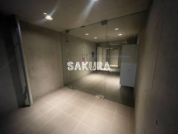 エントランス　重厚感のある建物デザイン♪