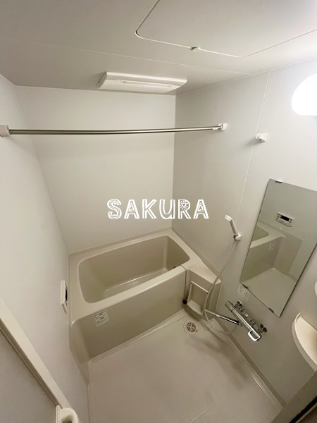 バス・シャワールーム　雨の日でも安心の浴室乾燥機付きです♪