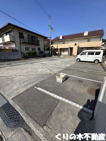 駐車場　駐車場に車を止められます