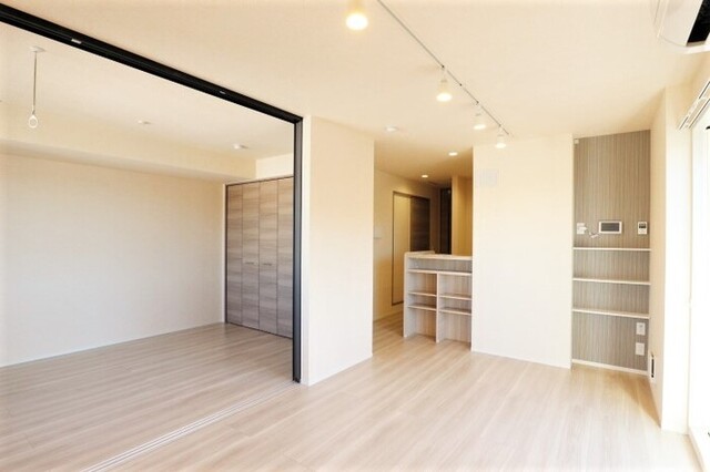 居室・リビング　リビングから洋室