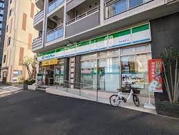 コンビニ　ファミリーマート 市谷柳町店（コンビニ）まで690m