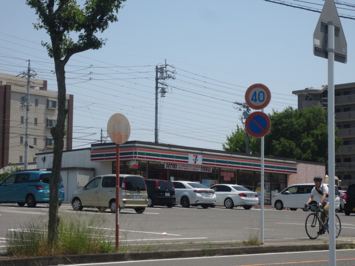 コンビニ　セブンイレブン（コンビニ）まで950m