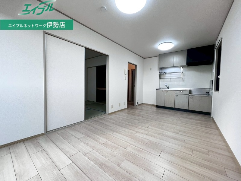 居室・リビング　同物件別室画像