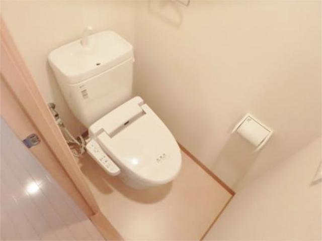 トイレ　嬉しいウォシュレット付き
