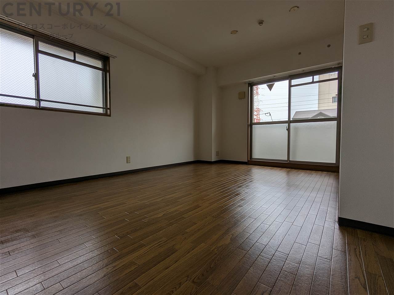 居室・リビング　２面採光のリビングです♪