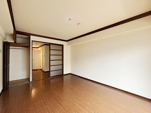 居室・リビング　別号室のお写真となります☆