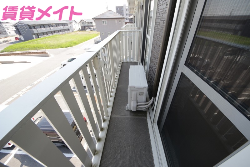 バルコニー　別部屋反転参考写真です。