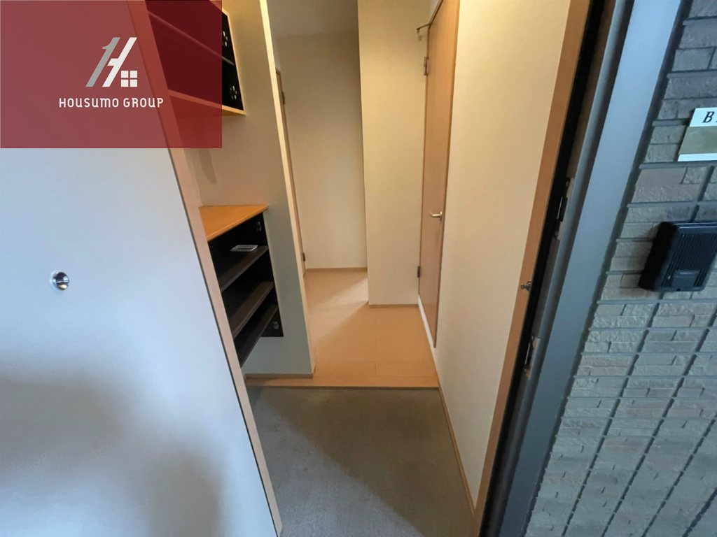 玄関　同施工会社・同型モデルの室内です。（参考写真・イメージ写真）