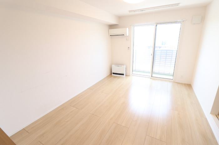 居室・リビング　こちらの居間で趣味の時間をお楽しみください