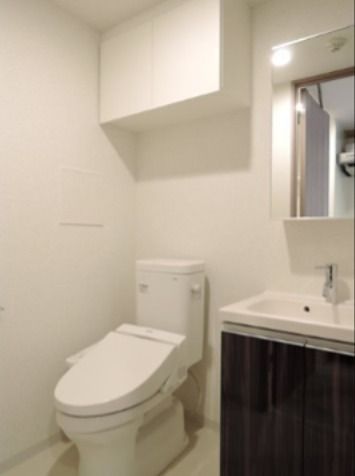 トイレ　※別部屋の参考画像です