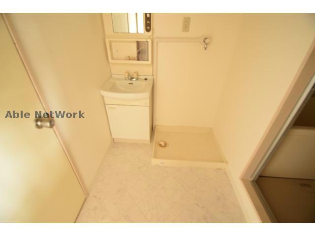 洗面設備　ゆとりのある脱衣所ですね♪