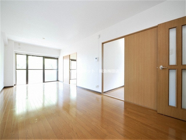 居室・リビング　反転タイプとなります。