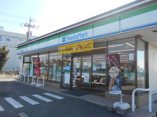 コンビニ　ファミリーマート和歌山岩橋店様（コンビニ）まで136m