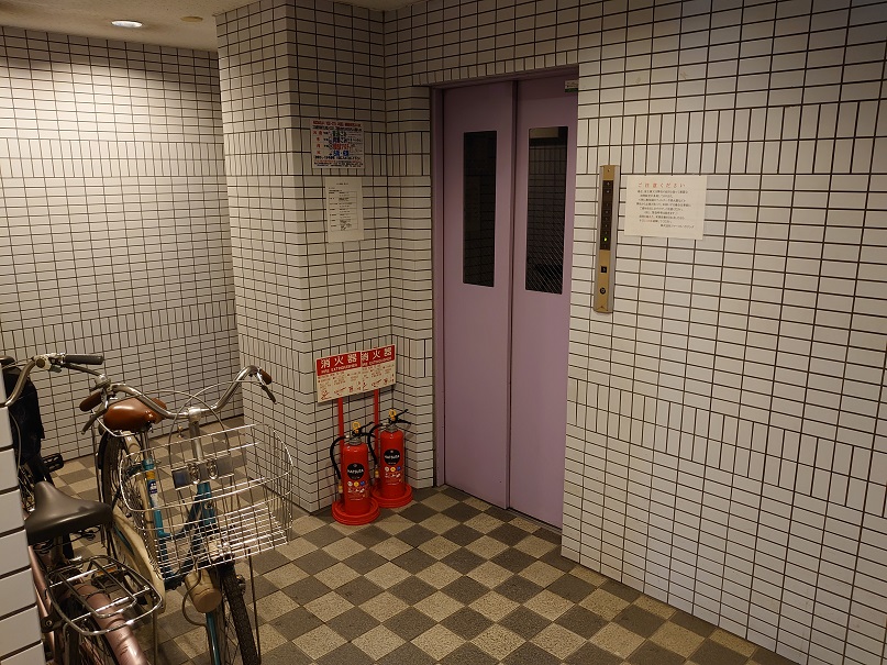 地下鉄御堂筋線 大国町駅 徒歩6分 7階建 築36年の外観写真