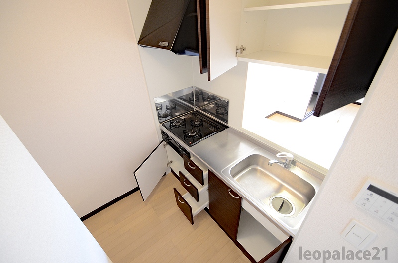 キッチン　備品や設備仕様は号室等により異なります。現地をご確認下さい