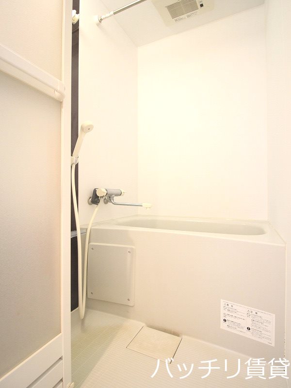 バス・シャワールーム　同型タイプの為、現状を優先致します。
