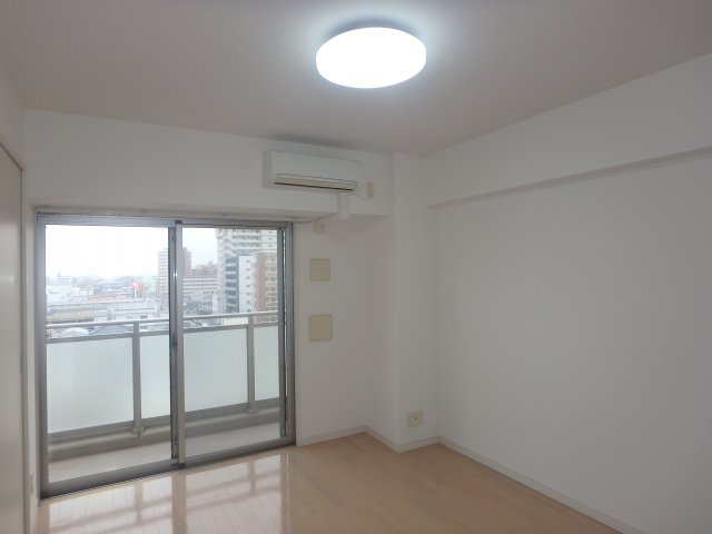 居室・リビング　リビングにはエアコン１台設置済みです。 ※同タイプのお部屋の