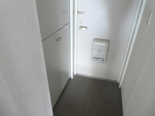 玄関　下駄箱付き