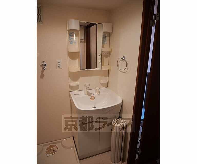 洗面設備　玄関ホールです