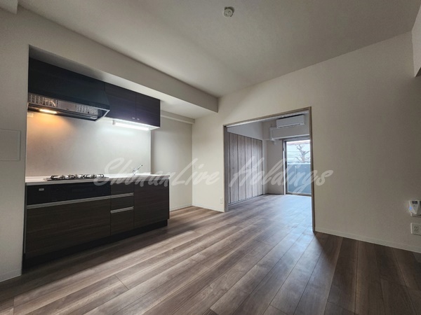 居室・リビング　こちらのリビングで趣味の時間をお楽しみください