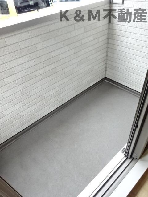 バルコニー　外からの目が気にならないバルコニーで洗濯物が干せます