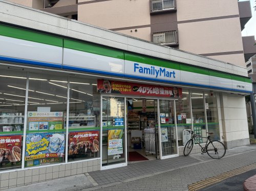 コンビニ　ファミリーマート 江戸堀三丁目店（コンビニ）まで160m