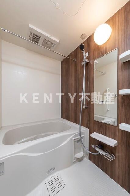 バス・シャワールーム　コンパクトで使いやすいお風呂です