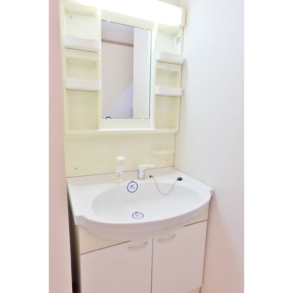 洗面設備　当物件の参考写真です。