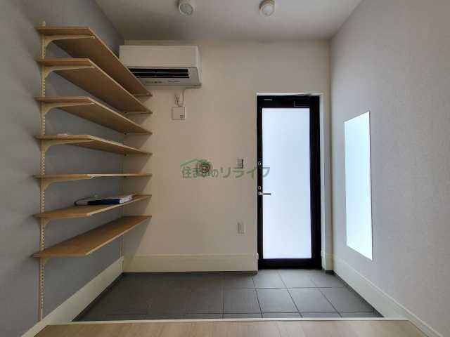 玄関　別部屋参考写真となります。