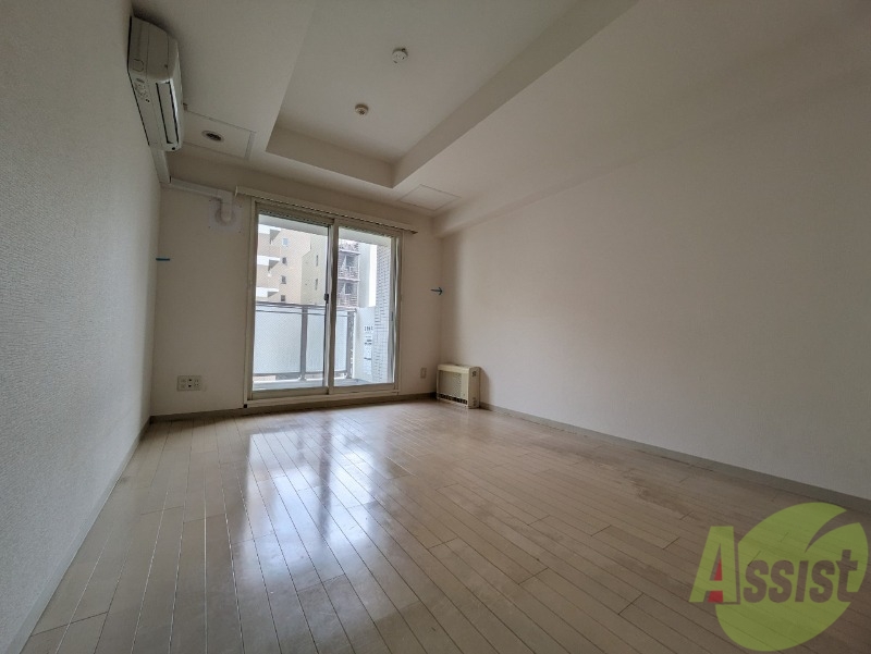 居室・リビング　リビングです。窓が大きくて明るいですね！