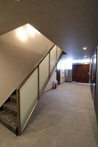 建物外観　エントランス（内）