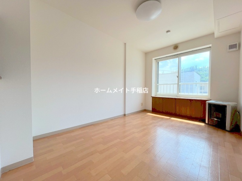 居室・リビング　明るく広々リビングスペース♪